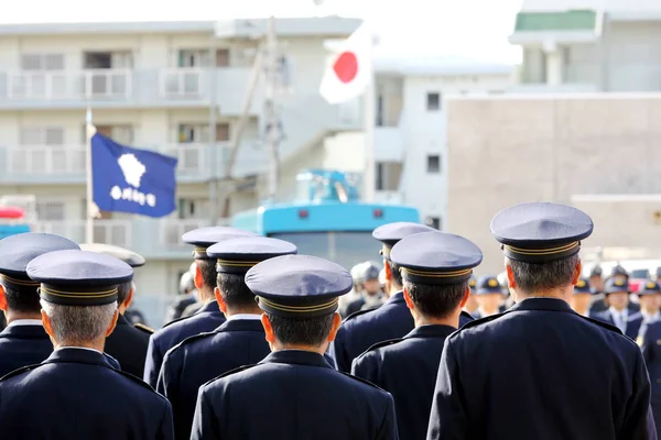 Atención oficiales de policía japoneses — Foto de Stock