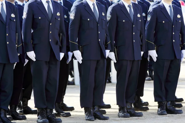 Policiais japoneses estão em uma fileira , — Fotografia de Stock