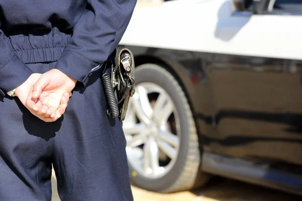 Vista posterior de los oficiales de policía japoneses — Foto de Stock