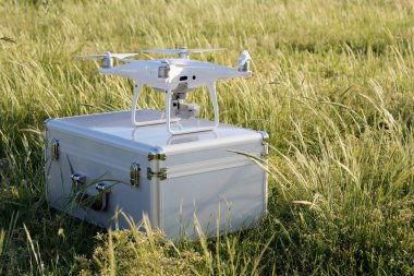 Metal çanta üzerinde uçuş öncesi hava