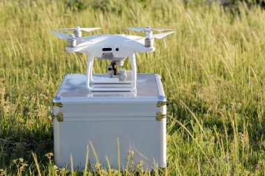 Metal çanta üzerinde uçuş öncesi hava