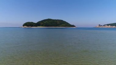 denizin üzerinde uçan hava uçak