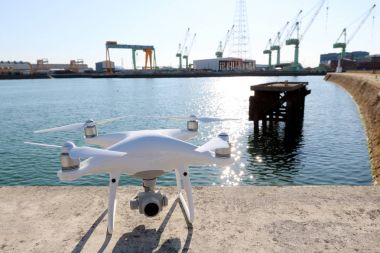 Beton bloklar uçuş öncesi hava