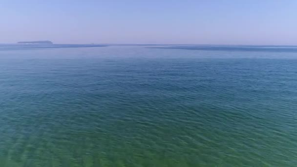 Vista aérea del dron volando hermoso mar — Vídeo de stock