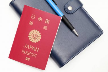 Beyaz arka plan üzerinde izole Japonya pasaportu