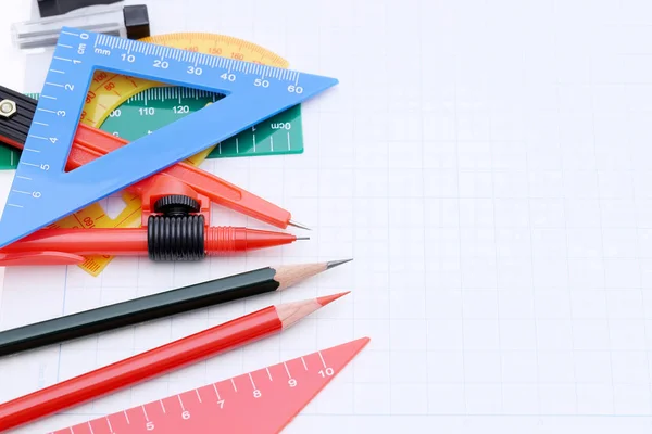 Réguas coloridas, caneta e caderno — Fotografia de Stock