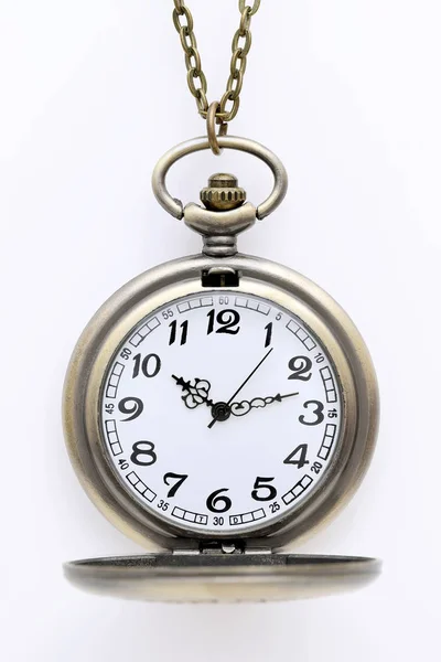 Reloj de bolsillo viejo con cadena — Foto de Stock