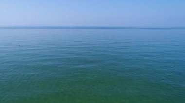 Güzel deniz uçan dronun havadan görünümü 