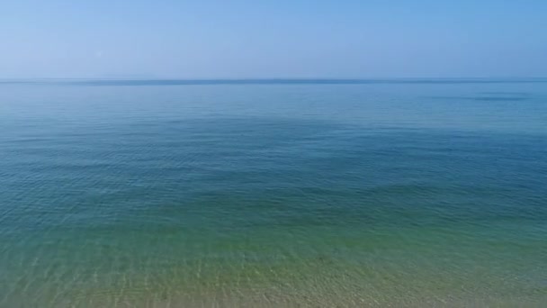 Vista aérea del dron volando hermoso mar — Vídeo de stock
