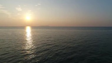 Hava drone uçuş, deniz akşam sakin, dolly