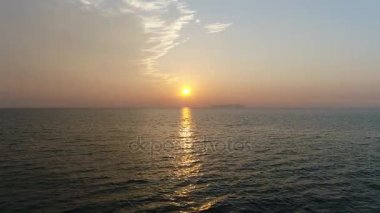 Hava uçağı geri çekilme olarak deniz akşam Sakinliğin uçan,