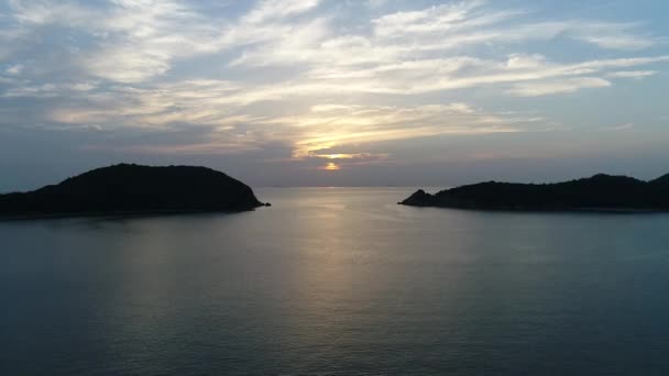 Vue aérienne, lever du calme, mer du soir — Video