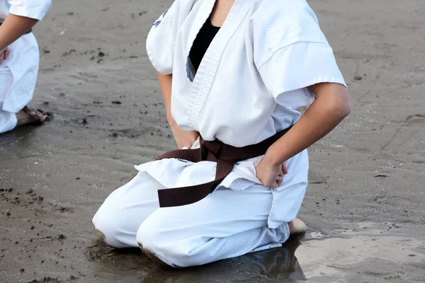 Karate Japonés Artes Marciales Espiritual Sentado Playa — Foto de Stock