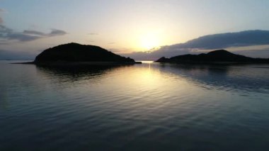 Hava drone uçuş, havadan görünümü, önceden yer deniz akşam Sakinliğin 