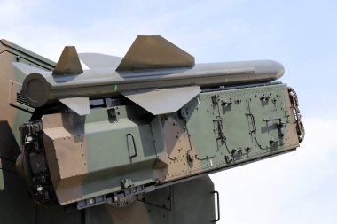 Japon askeri araç ile küçük füze sistemi, Japonya Öz Savunma Kuvvetleri