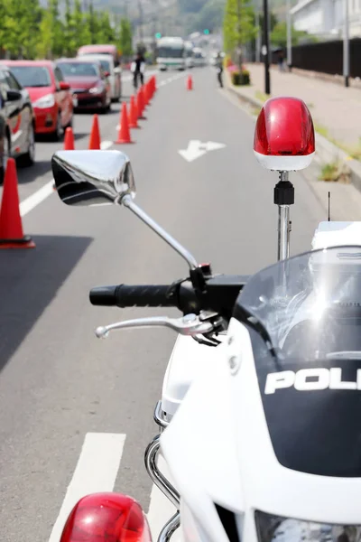 Japońska Policja Motocykl Czerwonym Światłem Drodze — Zdjęcie stockowe