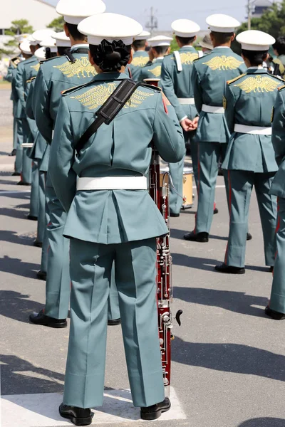 Musicien Militaire Japonais Avec Instrument Vent Derrière Dos — Photo