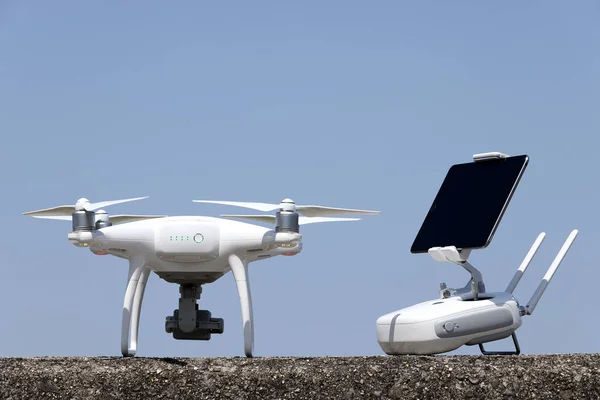 Drone Mando Distancia Fondo Azul Claro Del Cielo — Foto de Stock