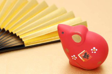 Nezumi Mouse bebekleri. Japon yeni yıl kartı. Japon yeni yılı Fare nesnesi. Bu fotoğrafçılığın Japonca 'sı 