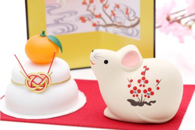 Nezumi Mouse bebekleri. Japon yeni yıl kartı. Japon yeni yılı Fare nesnesi.