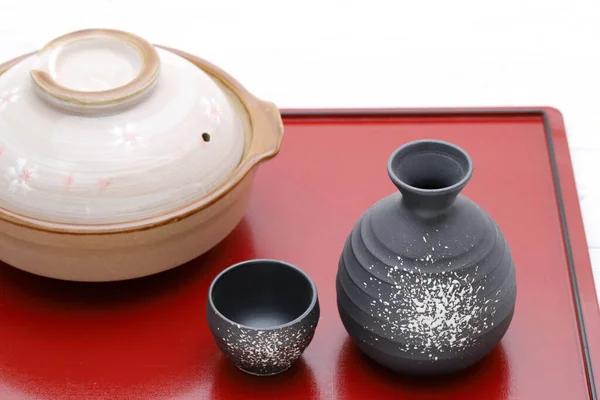 Japansk Traditionell Sake Cup Och Flaska Vit Bakgrund — Stockfoto