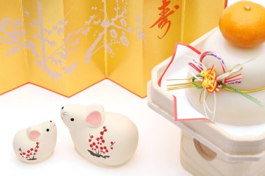 Nezumi Mouse bebekleri. Japon yeni yıl kartı. Japon yeni yılı Fare nesnesi. Bu fotoğrafçılığın Japonca 'sı 