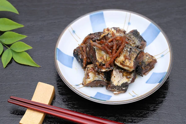 Японська Кухня Цукудані Пряної Риби Приготовленому Білому Рисі Чорному Тлі — стокове фото