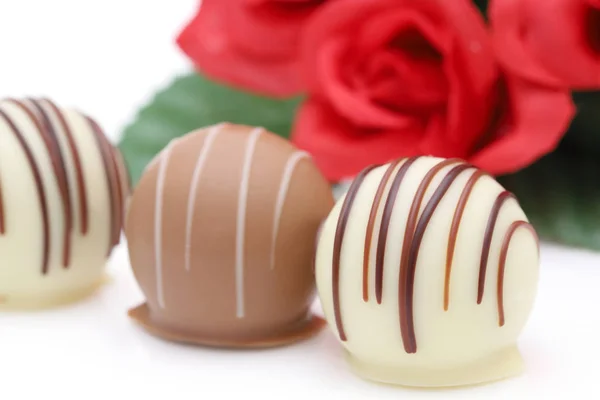 Bolas Chocolate Doce Com Flor Rosa Branca Para Dia Dos — Fotografia de Stock