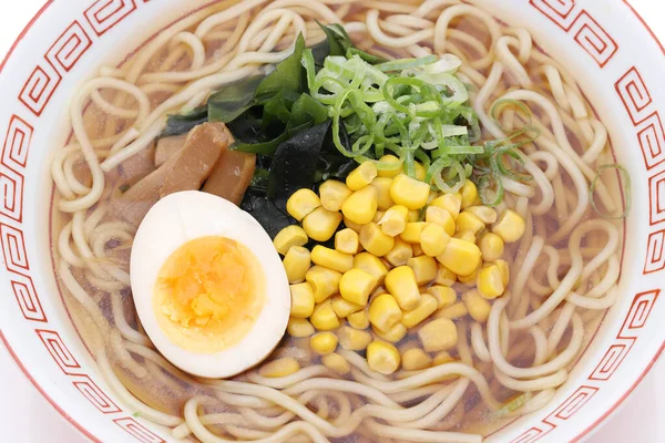 Primer Plano Fideos Japoneses Con Salsa Soja Sobre Fondo Blanco — Foto de Stock