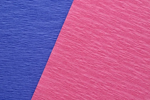 粉红色和蓝色纸的粗糙和皱褶质感背景 — 图库照片