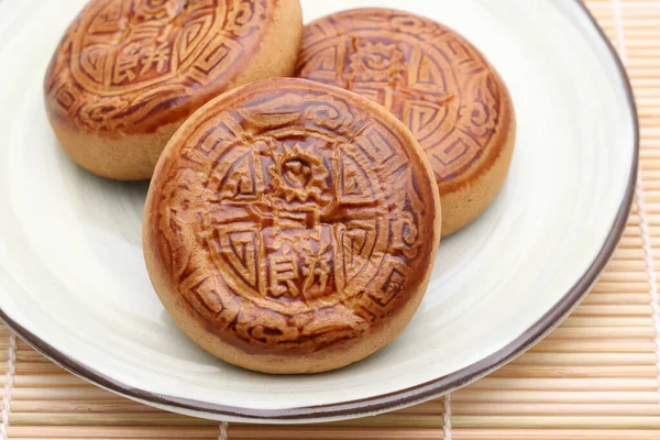 Traditioneller Mondkuchen Zum Chinesischen Mittherbstfest Auf Weißem Hintergrund — Stockfoto