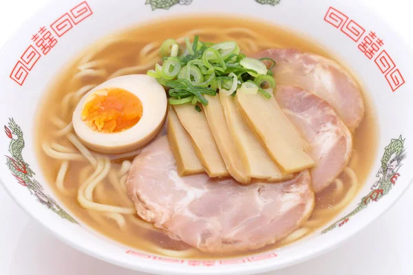 Κοντινό Πλάνο Της Ιαπωνικής Σούπας Miso Noodles Λευκό Φόντο — Φωτογραφία Αρχείου