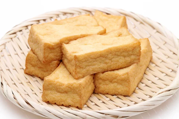 Japanisches Essen Age Tofu Küche Bambuskorb Auf Weißem Hintergrund — Stockfoto