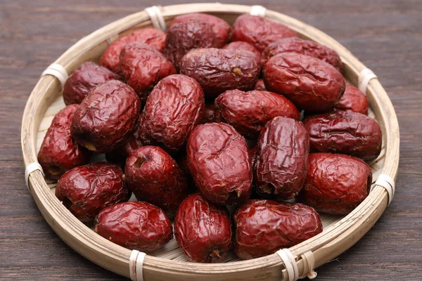 Jujube Seco Frutas Rojas Secas Chinas Una Canasta Bambú —  Fotos de Stock