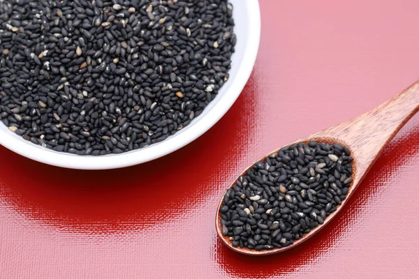 Black Sesame Seeds Wooden Spoon Sesame Seeds Dish Table — Stock Photo, Image