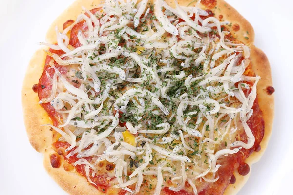 Fim Pizza Shirasu Peixe Pequena Uma Chapa — Fotografia de Stock