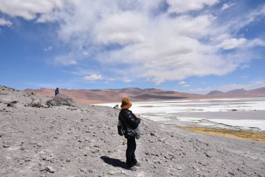 Peyzaj ve Şili'deki Atacama Çölü gölde tuz daireler