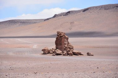 Kayalar ve dağlar Atacama Çölü, Şili'deki manzara