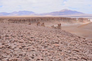 Kayalar ve dağlar Atacama Çölü, Şili'deki manzara