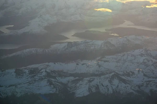 Vista aérea de glaciares, montañas, nieve y valle en Patagonia, Chile —  Fotos de Stock