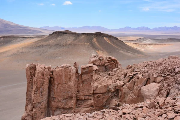 Felsen- und Gebirgslandschaft in der Atacama-Wüste, Chile — Stockfoto