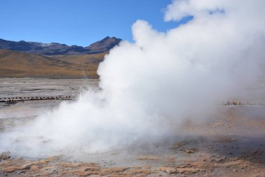 Geysers ve dağlar Atacama Çölü Şili'deki manzara