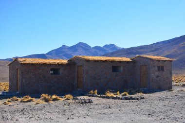 Geysers ve dağlar Atacama Çölü Şili'deki manzara
