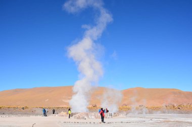 Geysers ve dağlar Atacama Çölü Şili'deki manzara