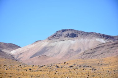 manzara Vadisi ve dağ silsilesi Atacama Çölü Şili