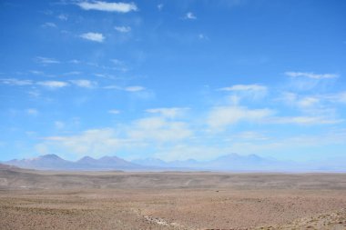 manzara Vadisi ve dağ silsilesi Atacama Çölü Şili