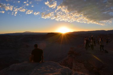 Atacama Çölü Şili'günbatımı bulutlar