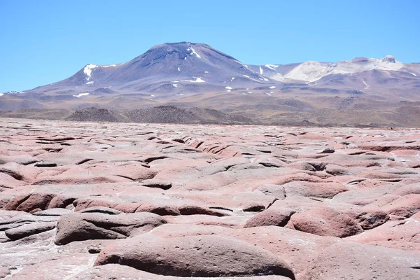 Krajobraz doliny i góry w pustyni Atakama w Chile — Zdjęcie stockowe