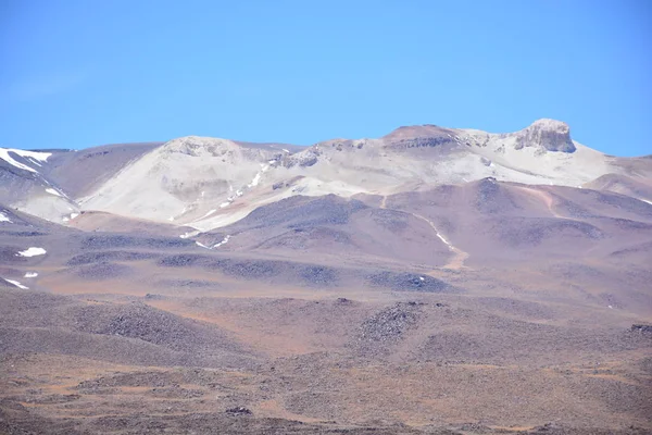 Paisaje de valle y montañas en el desierto de Atacama Chile — Foto de Stock