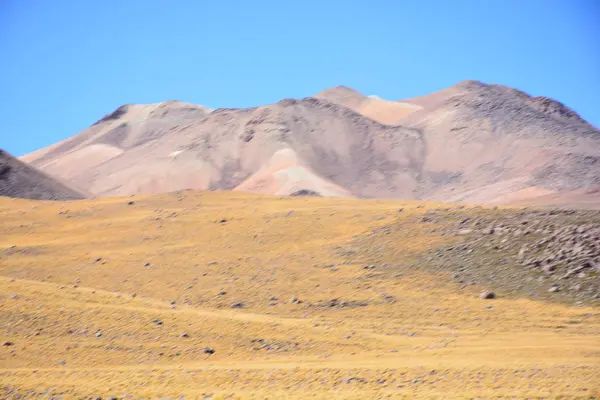 Paysage de montagne et de vallée dans le désert d'Atacama Chili — Photo